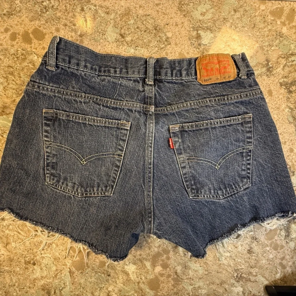Levis 550 Relaxed Fit High Waisted Denim Cut Off‎ Shorts Medium Wash Blue Womens